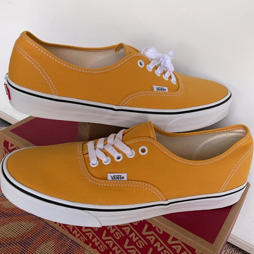 Vans Men’s Authentic Color Theory Golden Glow
VN000BW5LSV
Sneakers - Picture 10 of 16
